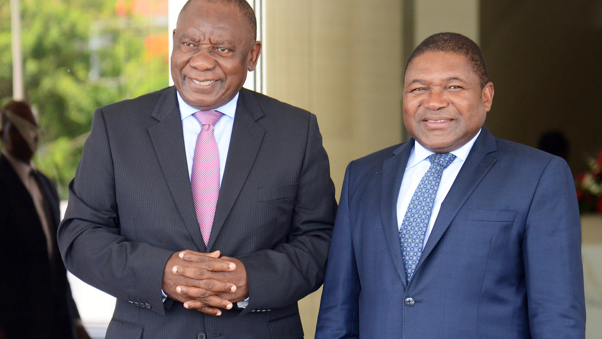 Presidentes de Moçambique e África do Sul discutem casos Hanekom e Chang