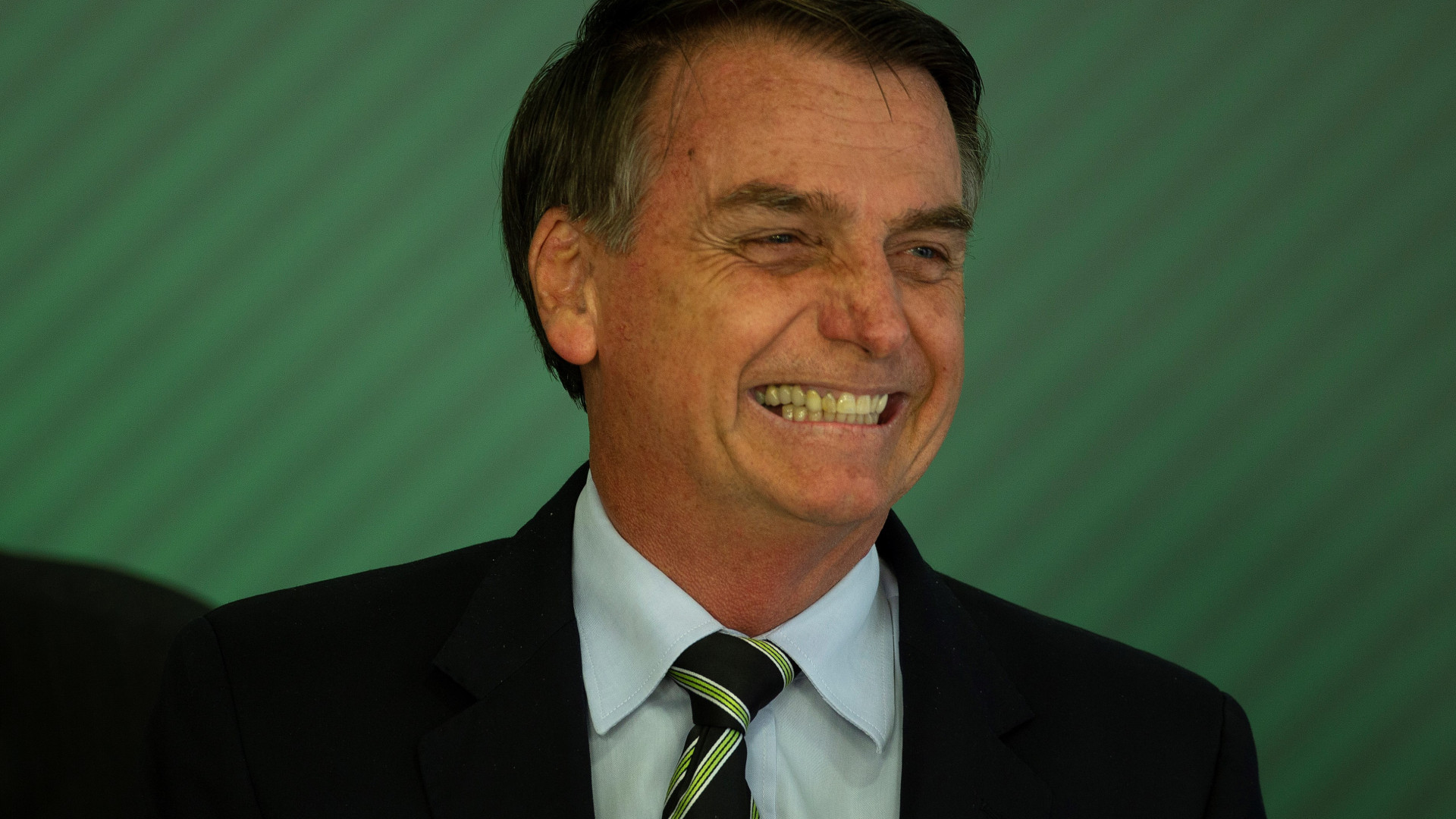 Bolsonaro recebe alta depois de permanecer 17 dias internado