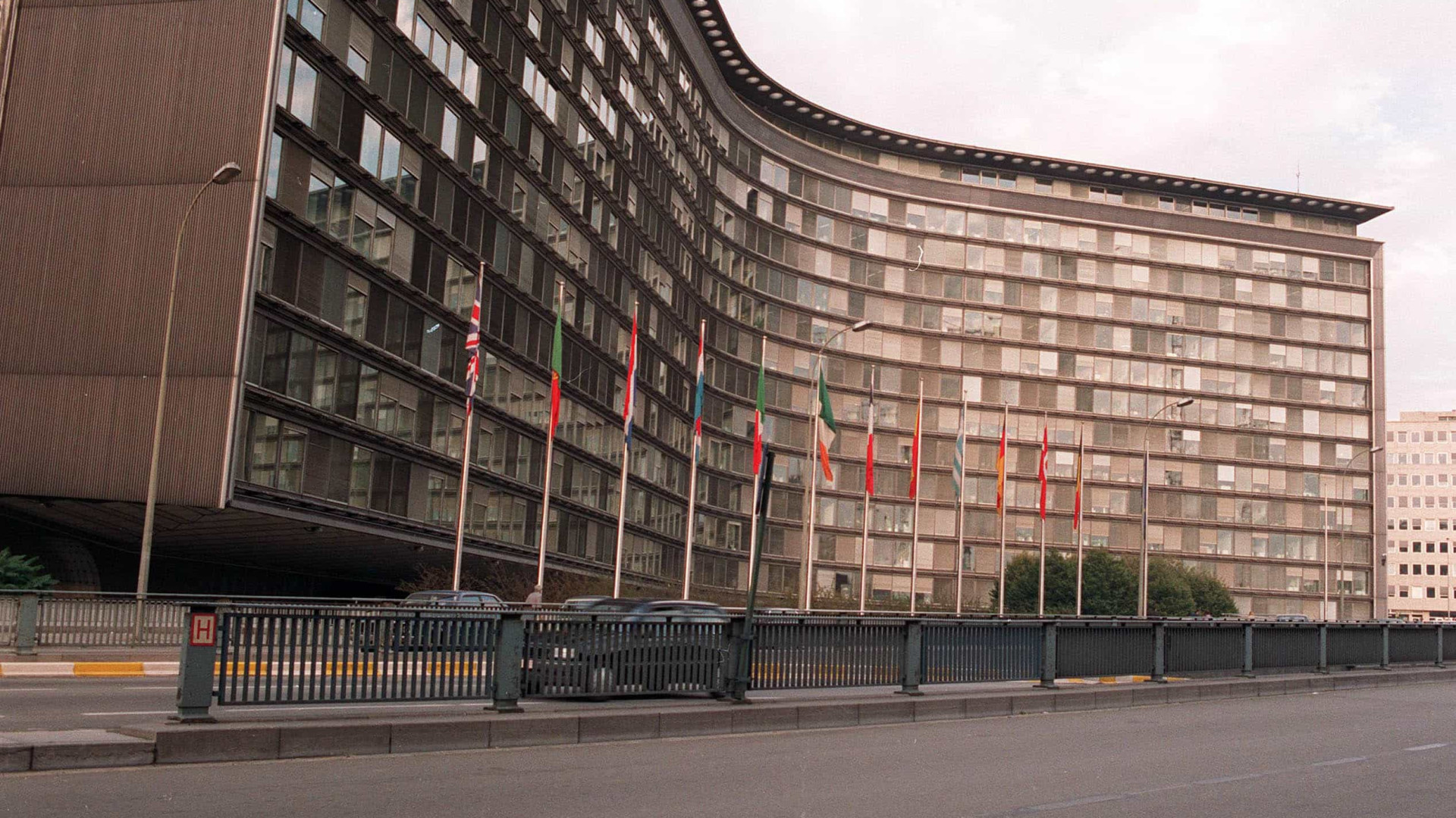 Bruxelas propõe Fundo Monetário Europeu e ministro europeu das Finanças