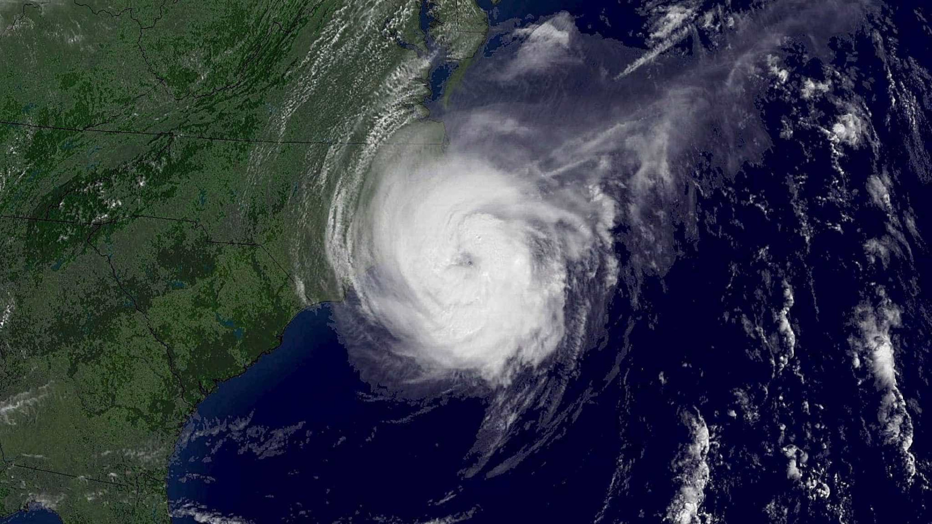 Efeitos da tempestade Ophelia poderão sentir-se a partir de sábado