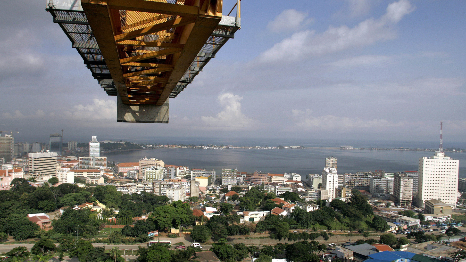 Produção industrial em Angola inicia terceiro ano no 'vermelho'