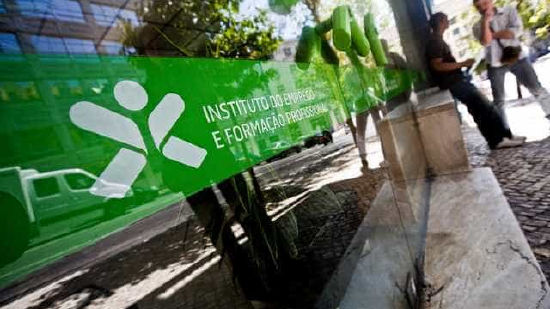 Vêm aí ajudas ao emprego. Estágios, TSU e recibos verdes na mira