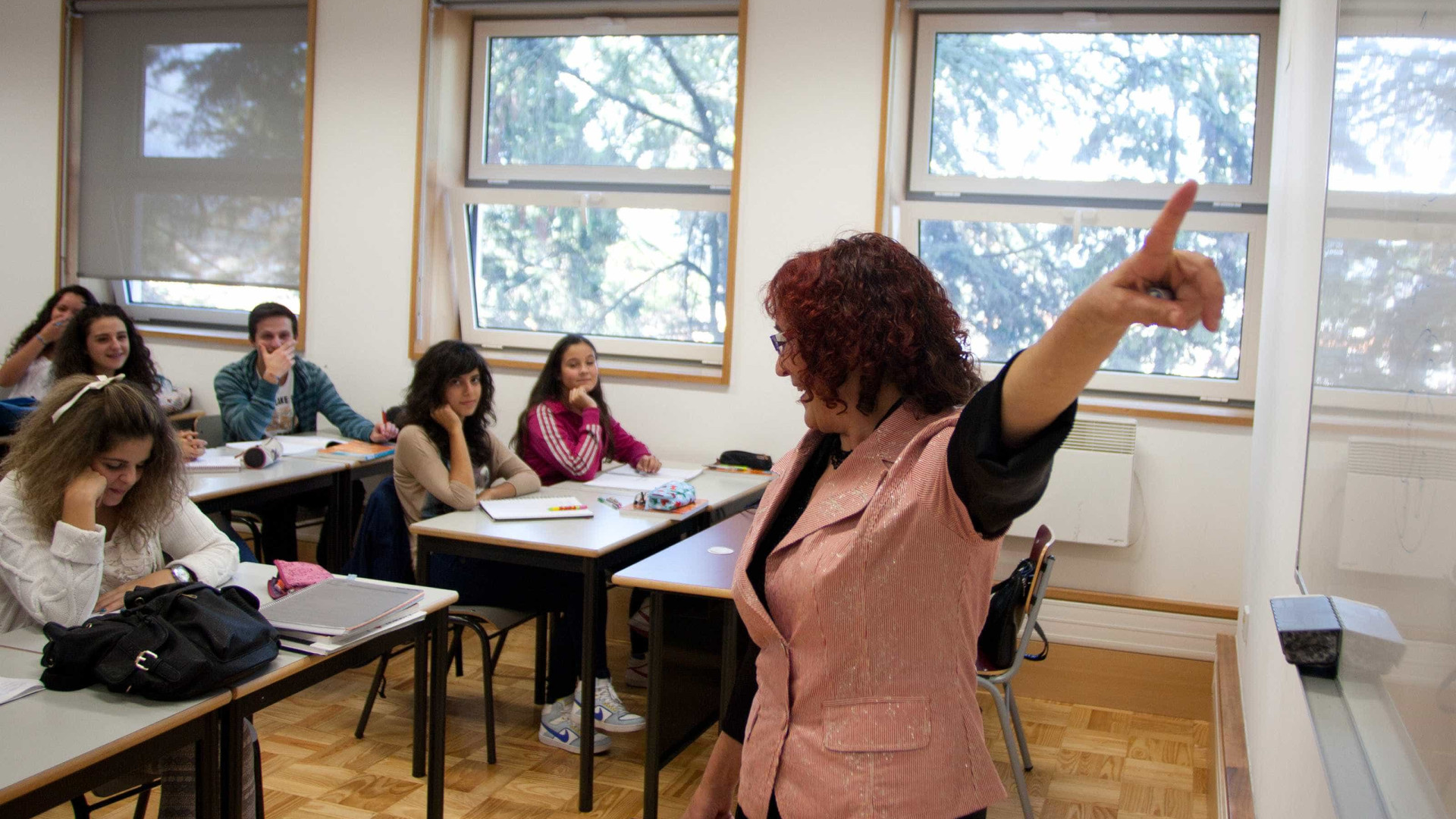 Crise pode estagnar melhoria dos indicadores do abandono escolar