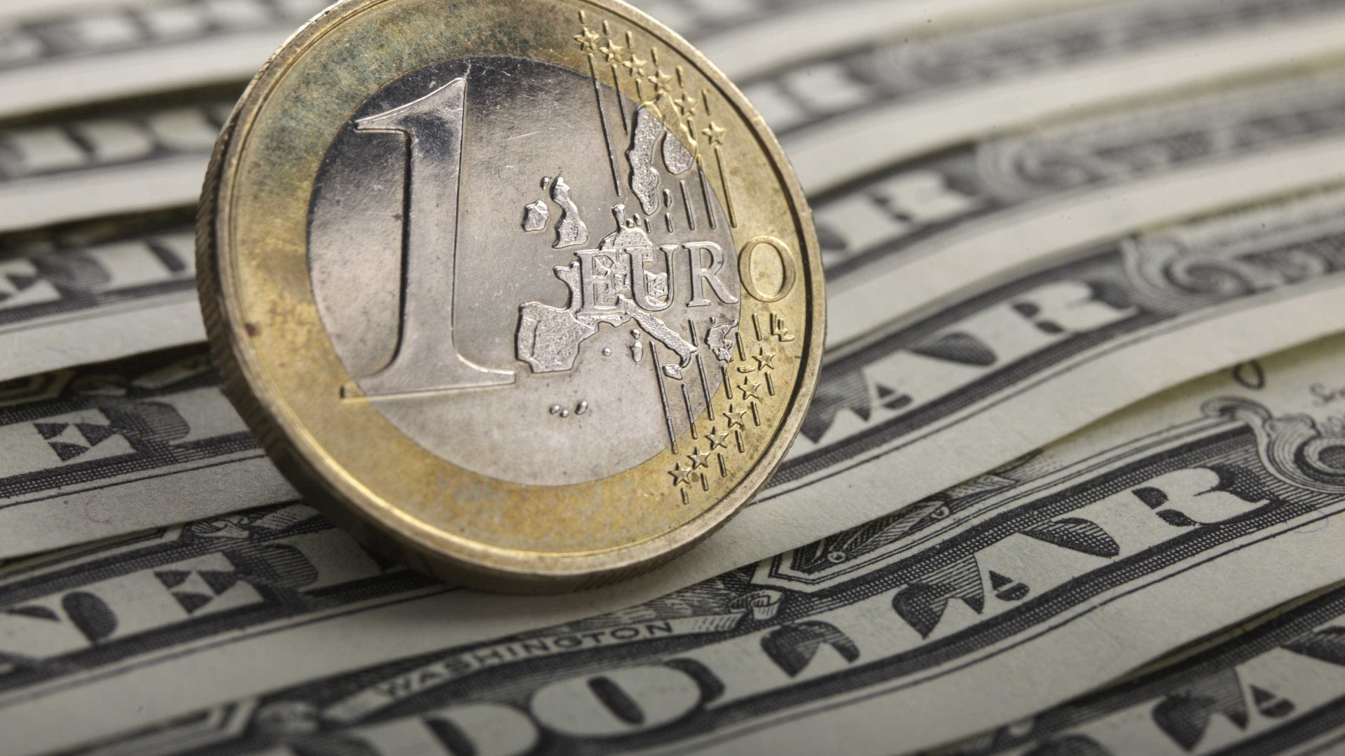Euro Sobe Face Ao Dólar E Libra Recua O Euro Subiu Hoje Face Ao Dólar Num Dia Em Que A Libra Esterlina Recuou Devido à Incerteza Relação às Negociações Sobre Brexit Saída Britânica Da