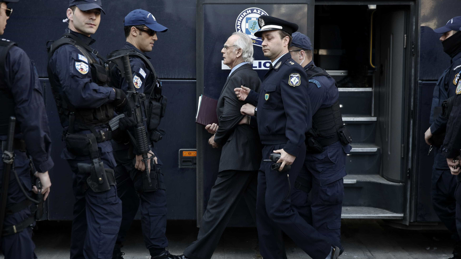 Ex-ministro da Defesa grego condenado a 20 anos de prisão