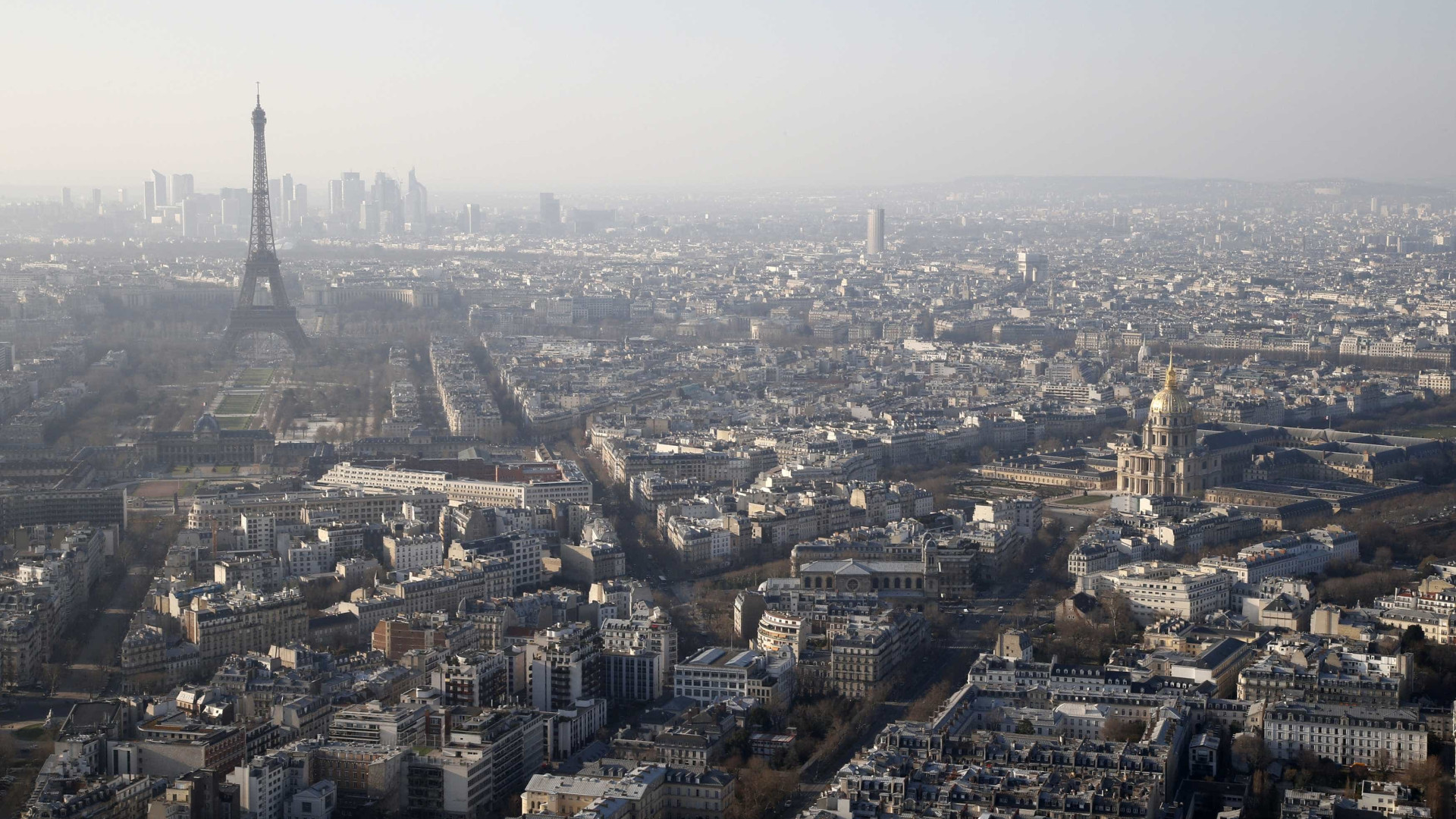 Homem viola turista japonesa a quem arrendou quarto em Paris