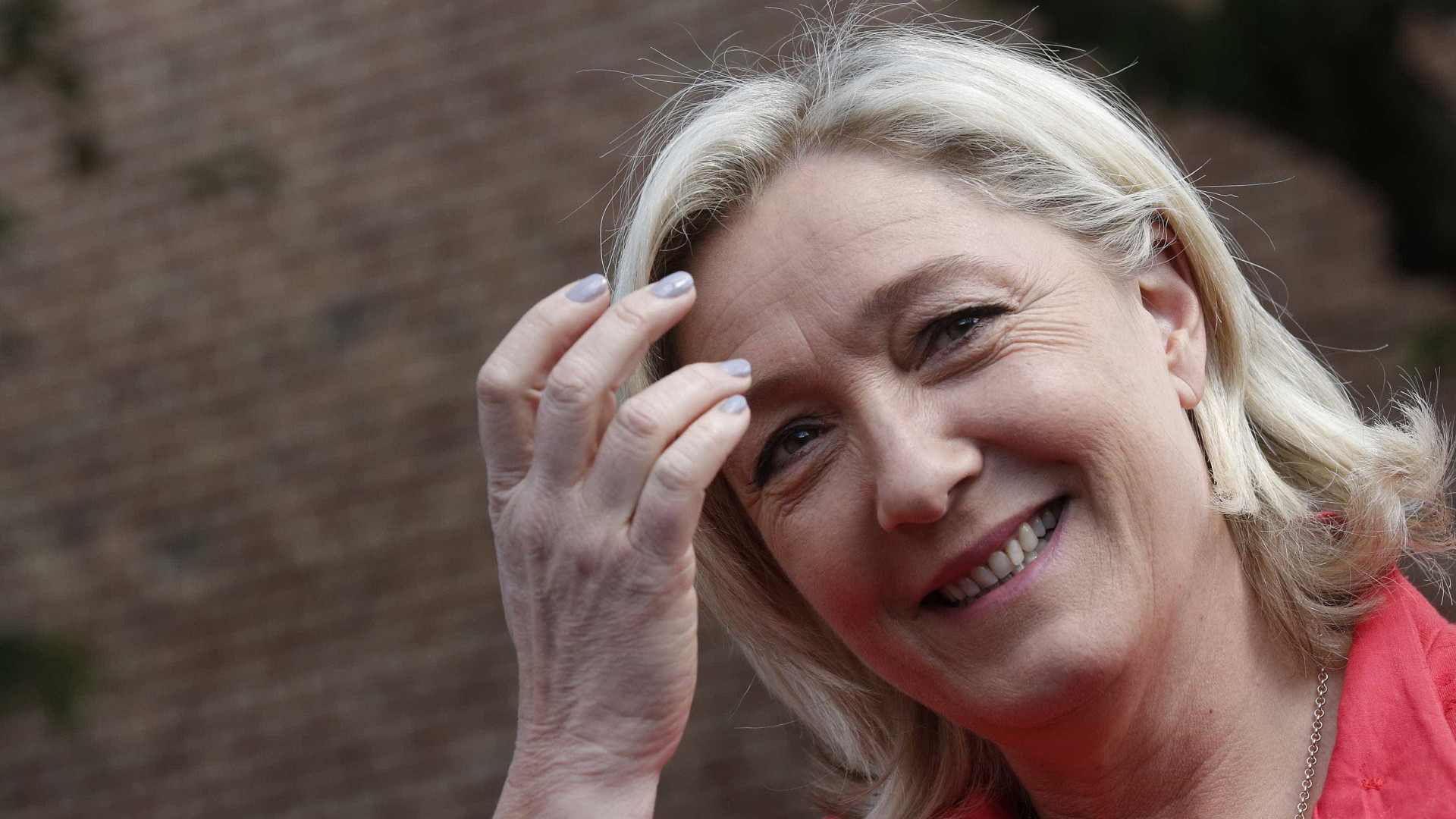 Web Summit e Marine Le Pen entre canção paródica e notícias breves
