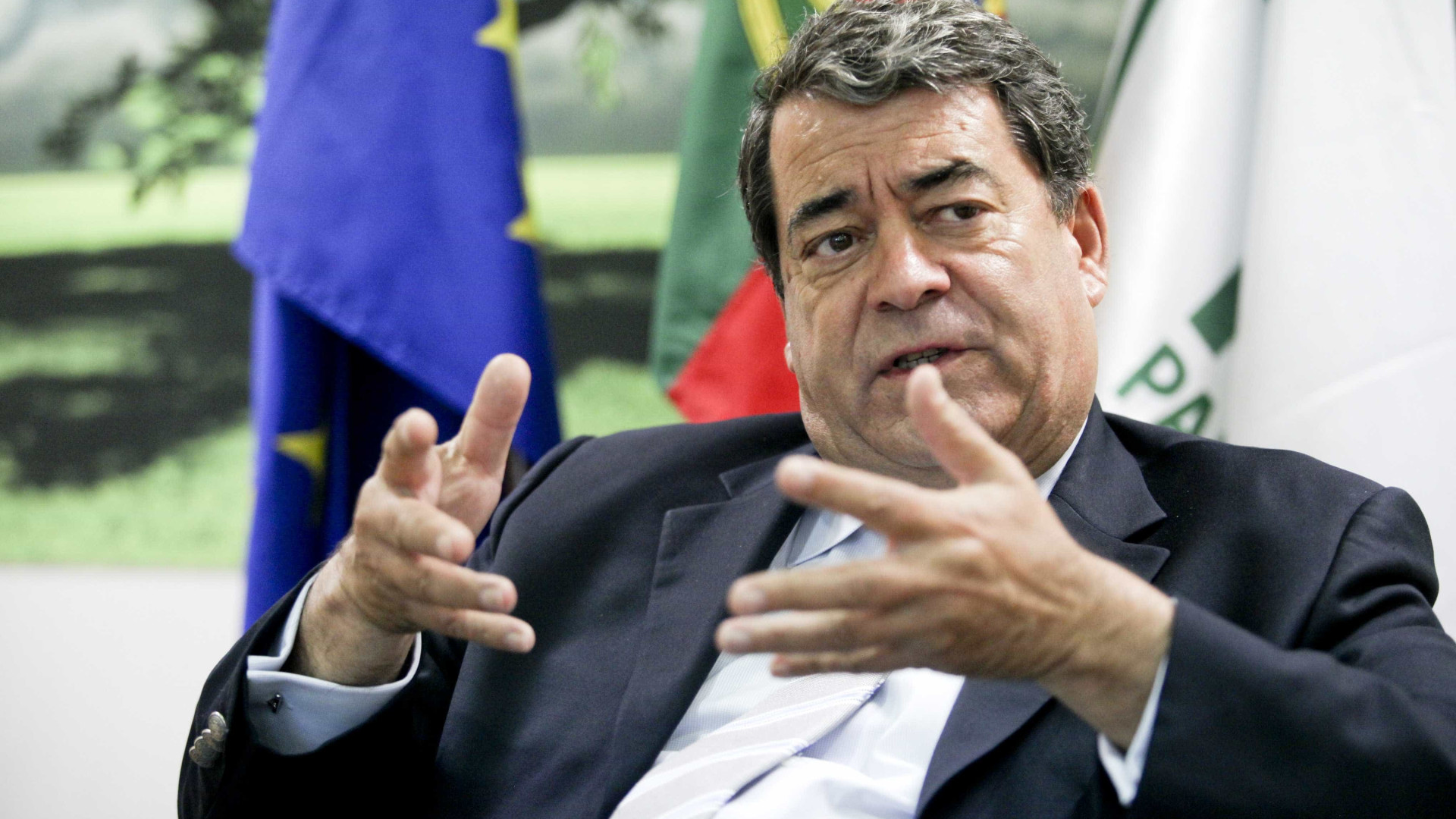 "O dinheiro que dão aos eurodeputados é chocante"