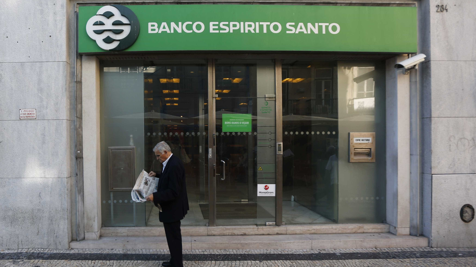Lesados do BES reclamam cumprimento de promessa de Costa e César