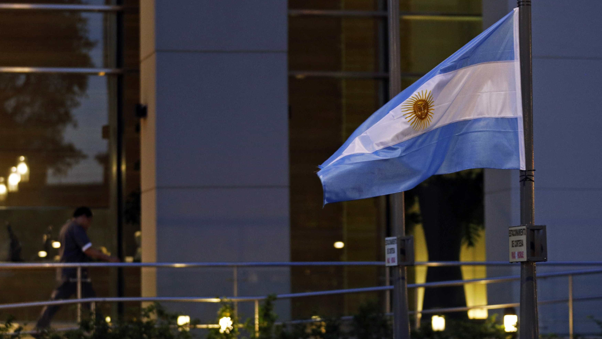 Sobe para três número de mortos em naufrágio de pesqueiro na Argentina