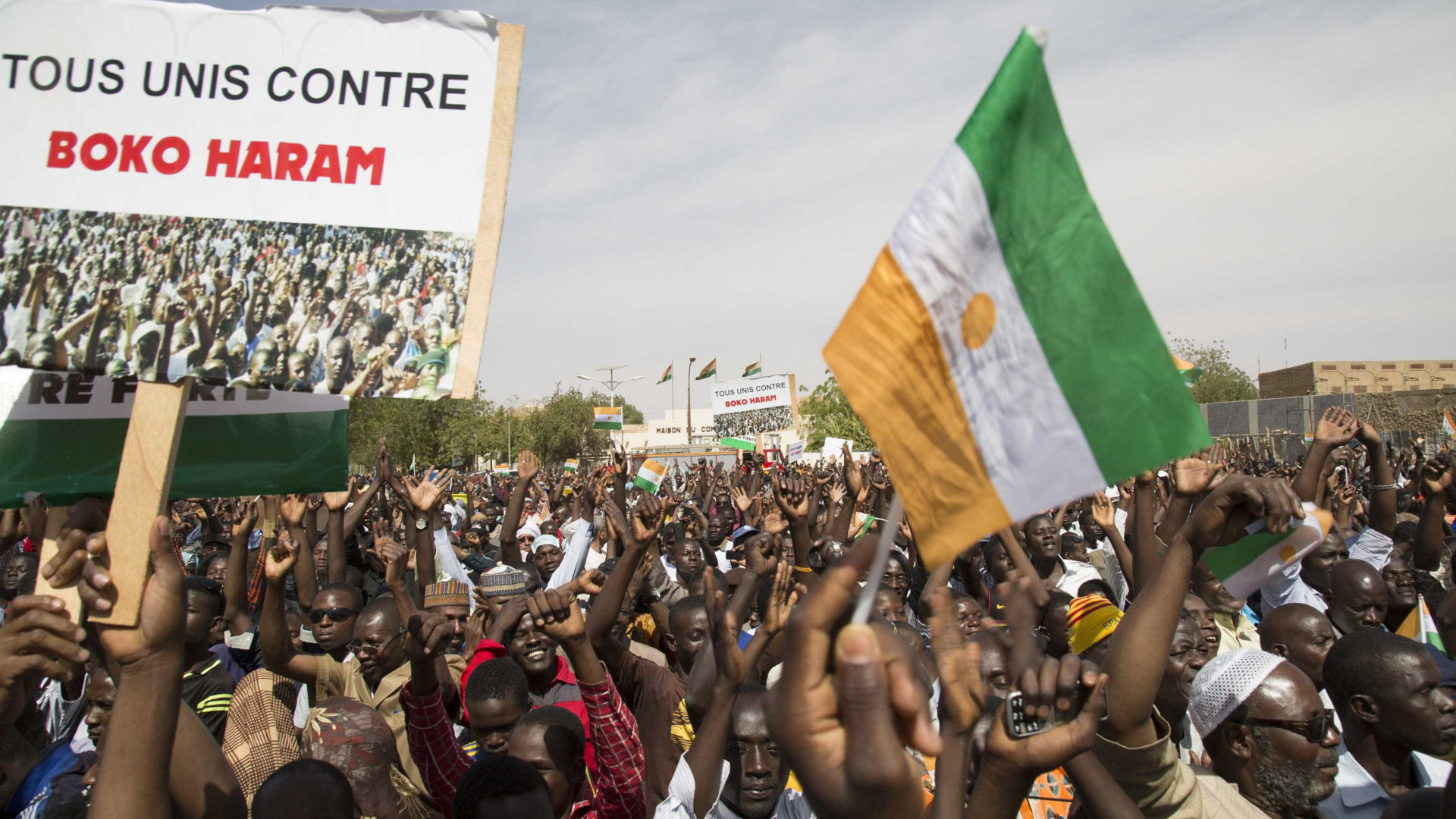 Alunas raptadas pelo Boko Haram na Nigéria devolvidas às famílias