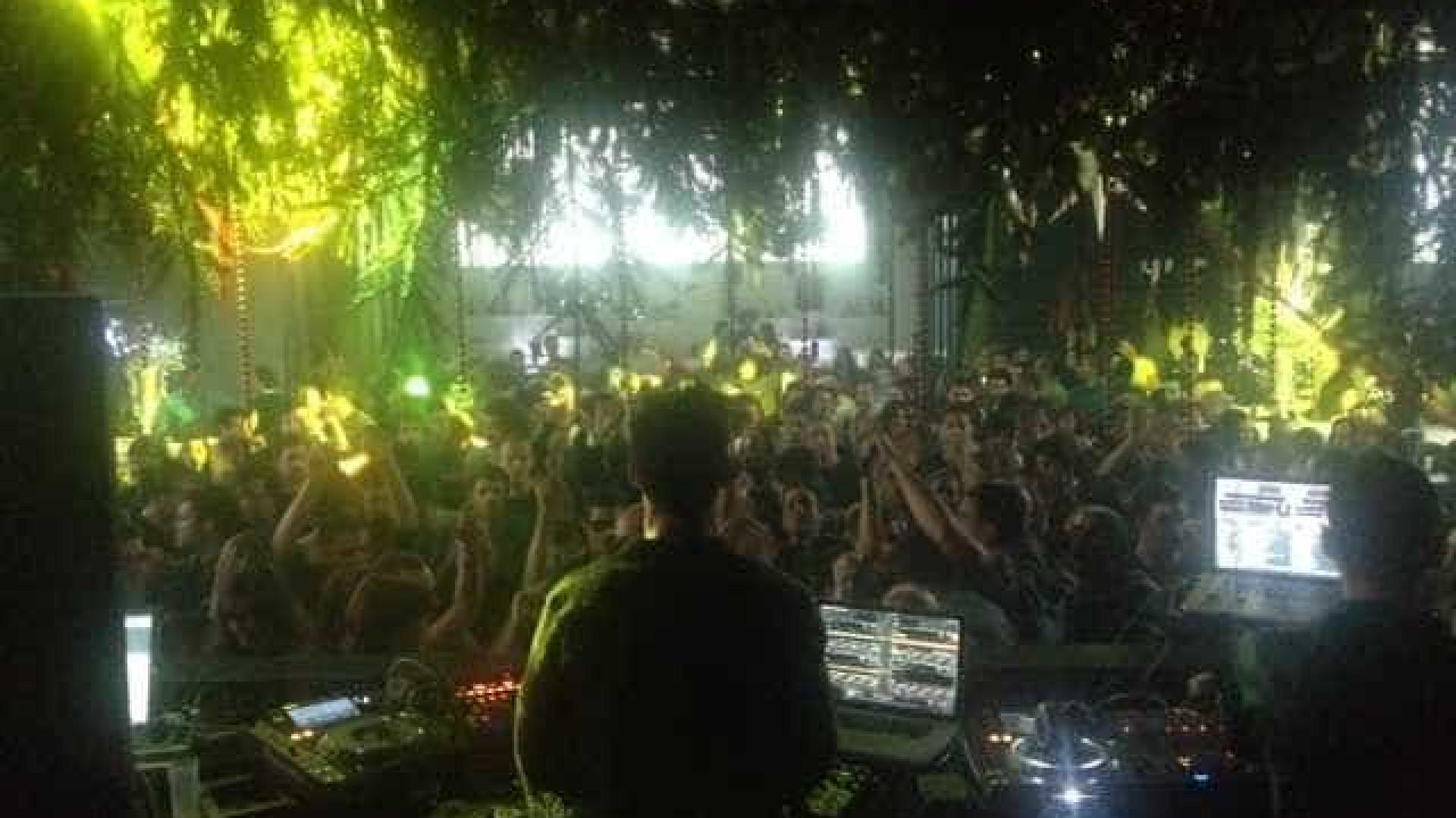 DJ Vibe celebra 35 anos a "jogar com os discos"