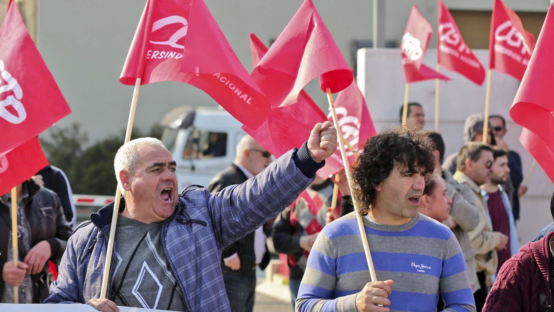 Trabalhadores da Efacec entregam caderno reivindicativo a pedir aumentos