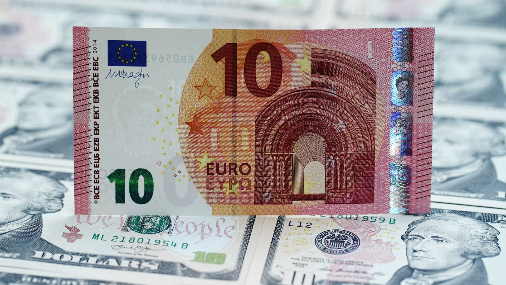 Euro desce pela segunda sessão consecutiva