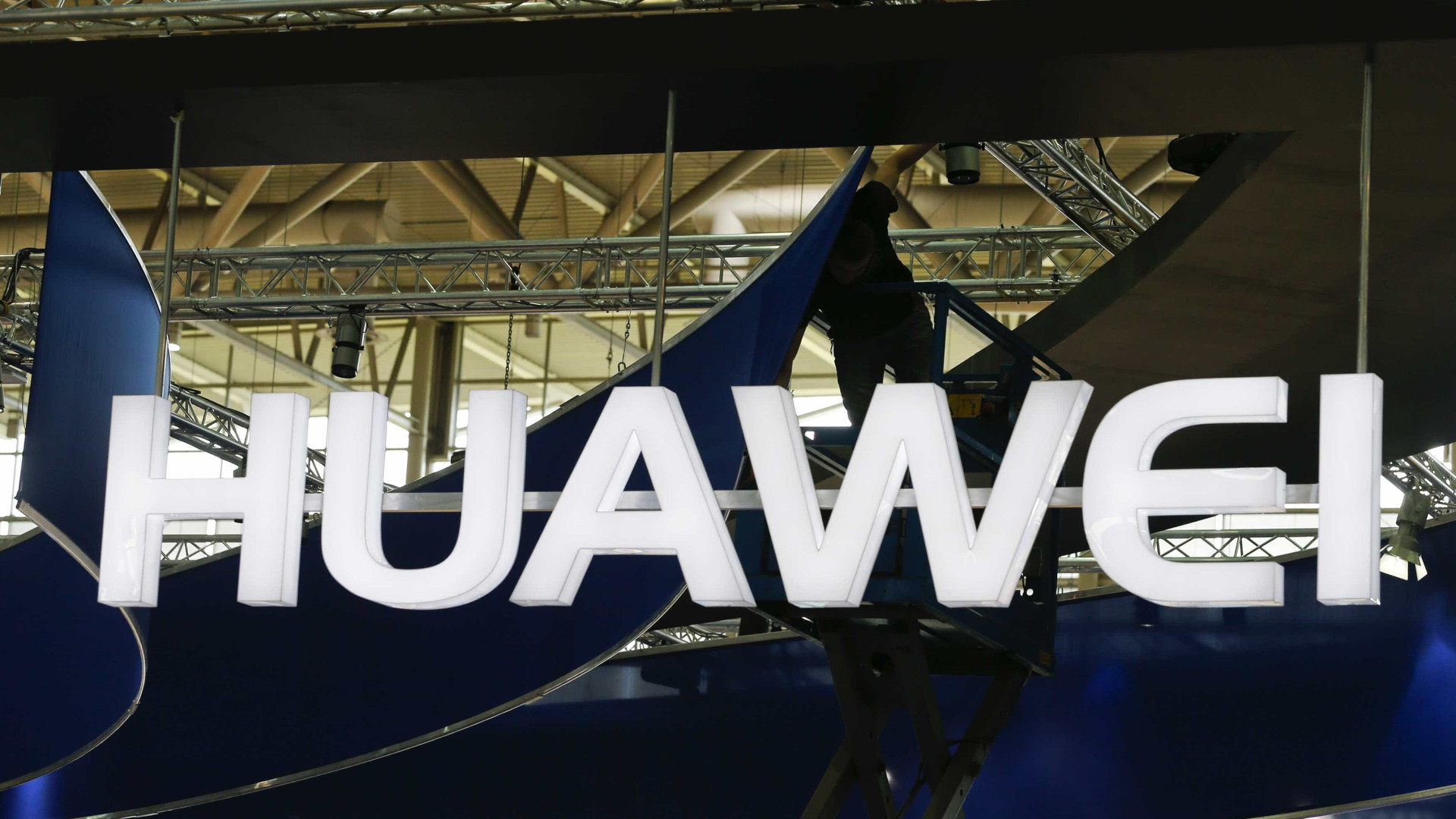 Ministério Público está a analisar viagens de políticos pagas pela Huawei