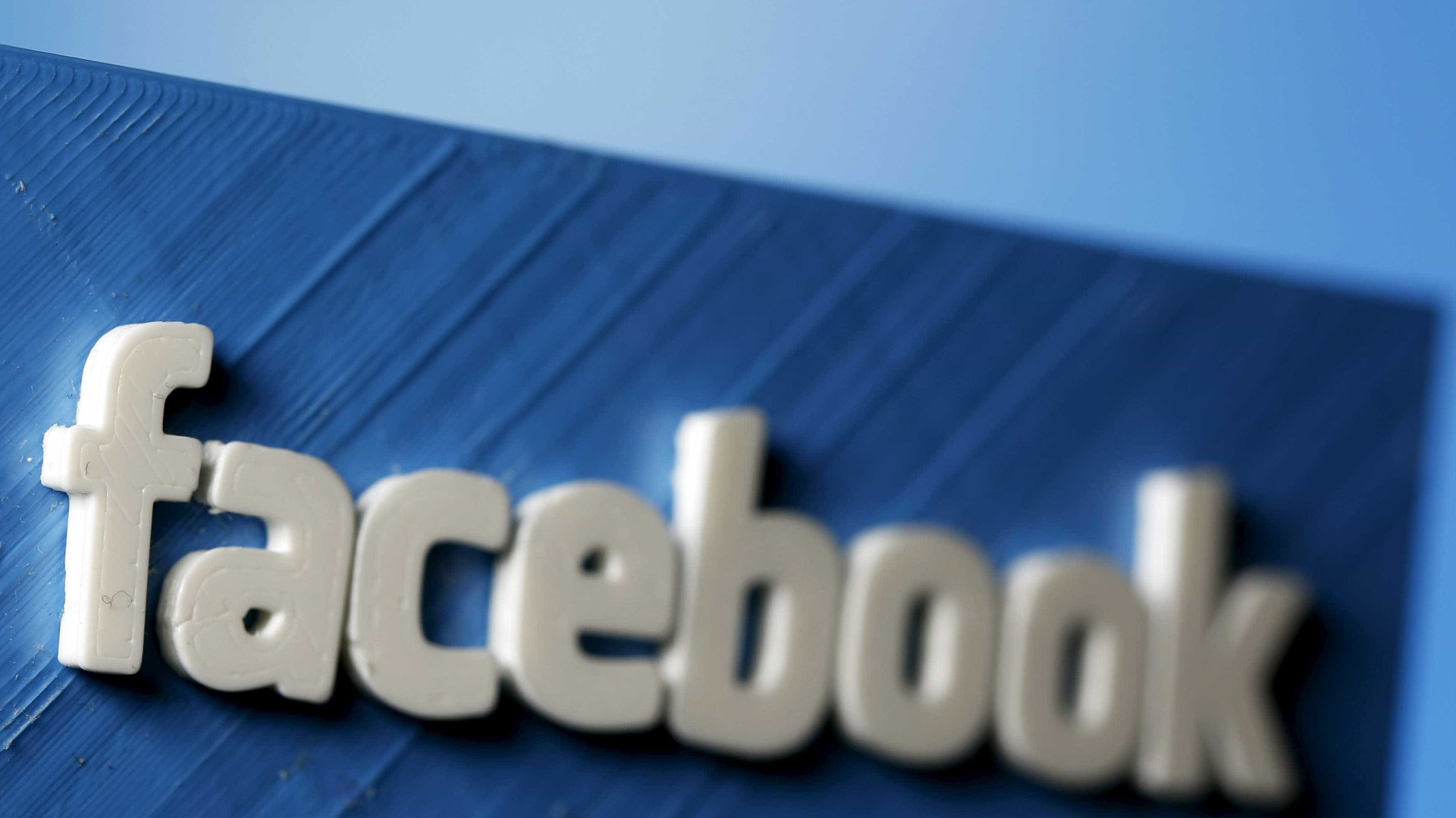 Facebook "escandalizado por ter sido enganado" pela Cambridge Analytica