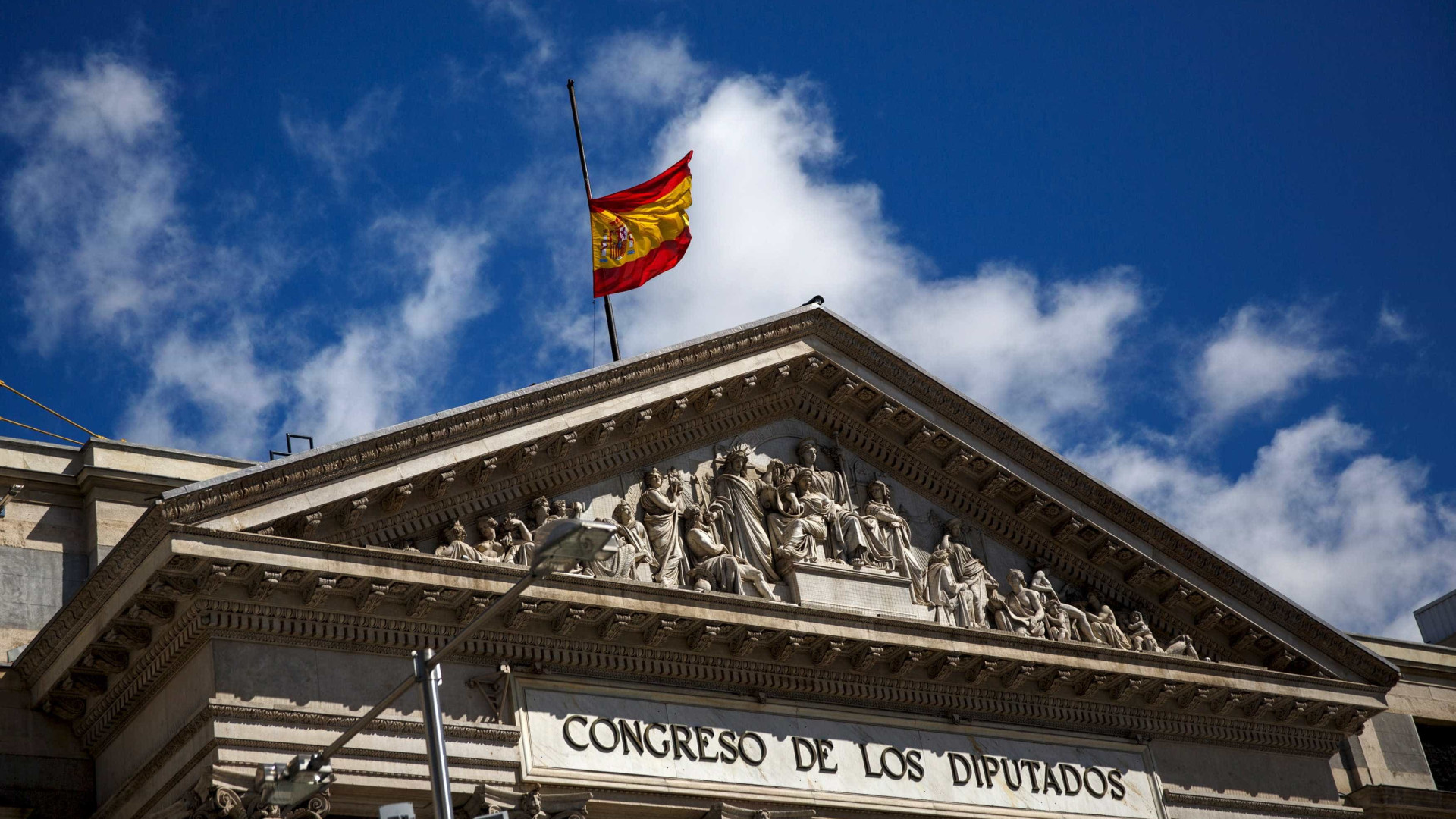 Socialistas em sintonia com Governo sobre ministros catalães detidos