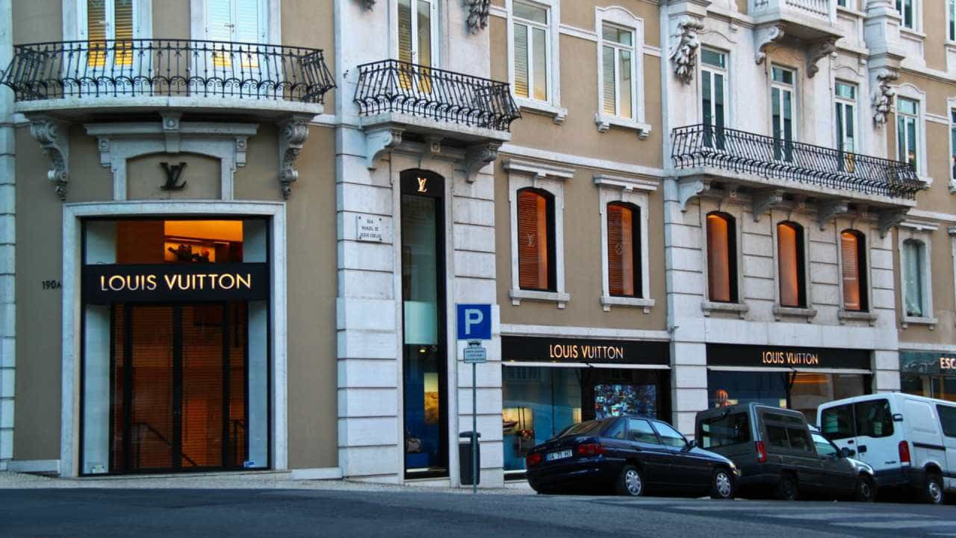 Notícias ao Minuto - Louis Vuitton vai ter peças prêt-à-porter em Portugal