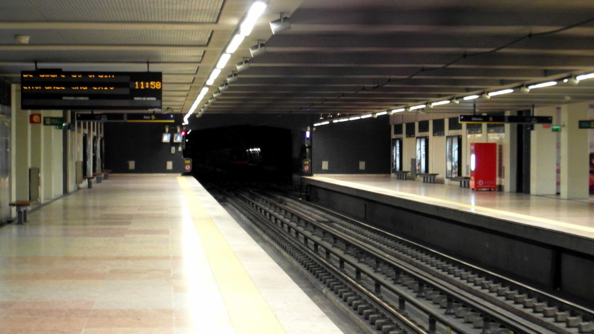 Estação do metro do Campo Pequeno reaberta