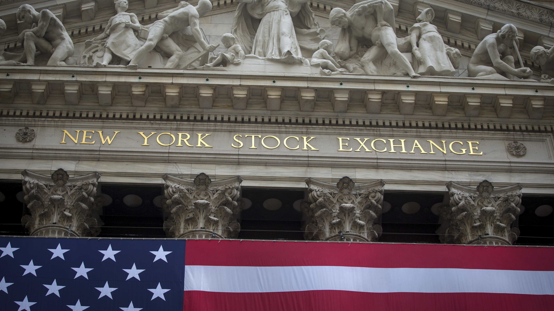 Wall Street segue em alta com dados da produção industrial