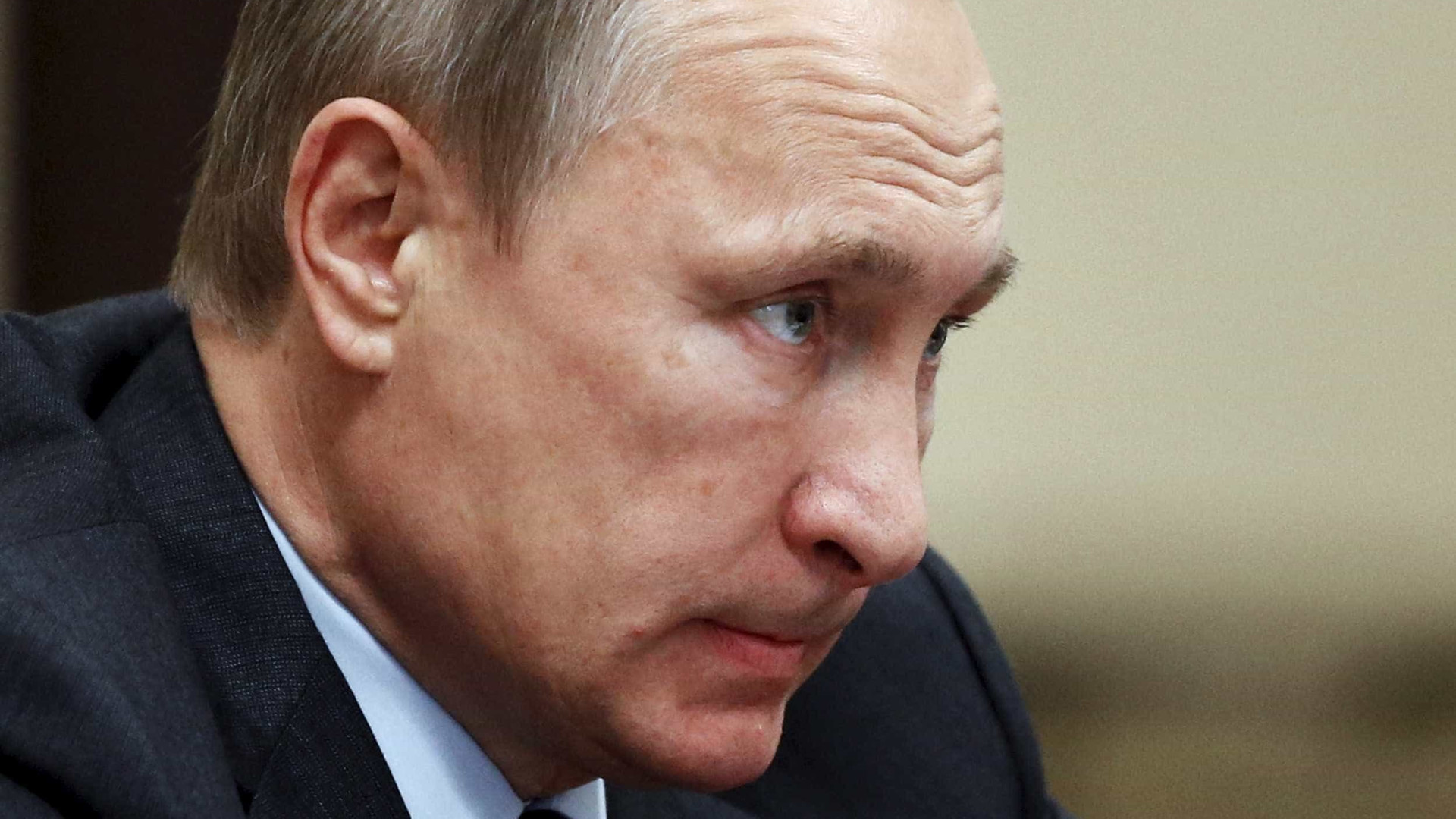Putin diz que tropas russas vão permanecer na Síria enquanto interessar