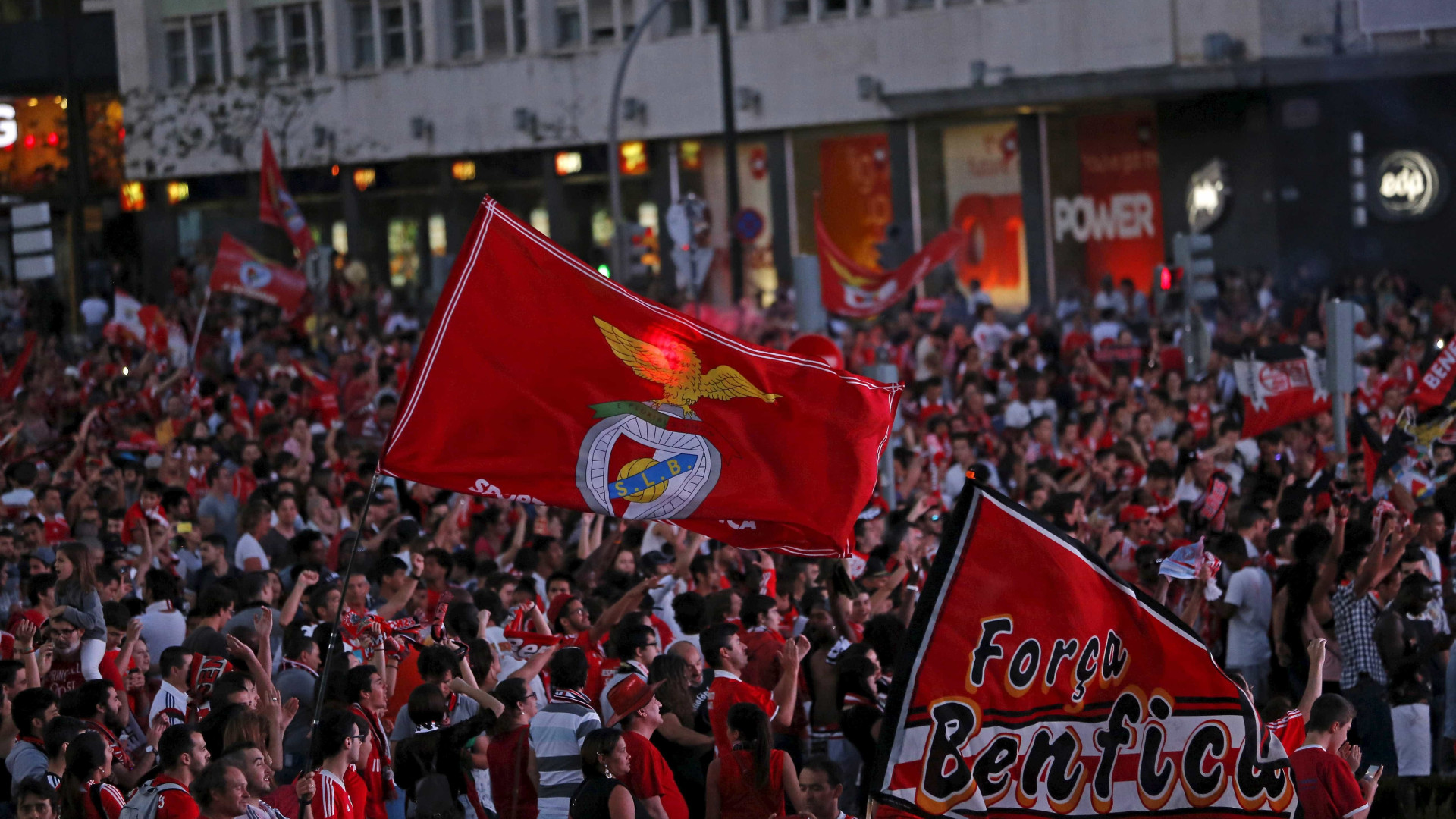 Benfica procura substituto de Nélson Semedo no mercado brasileiro