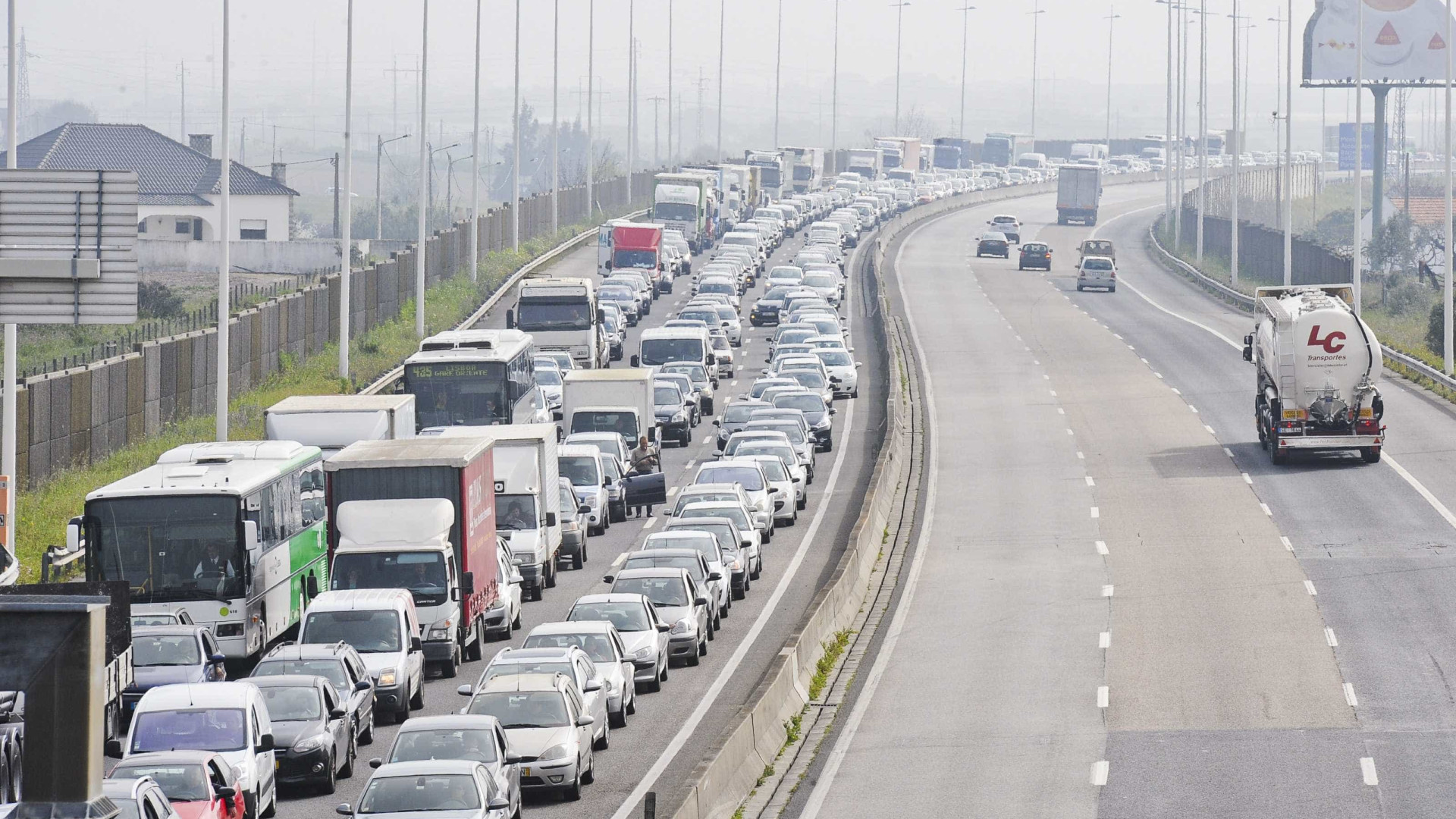Acidente causa 10 quilómetros de fila para entrar em Lisboa