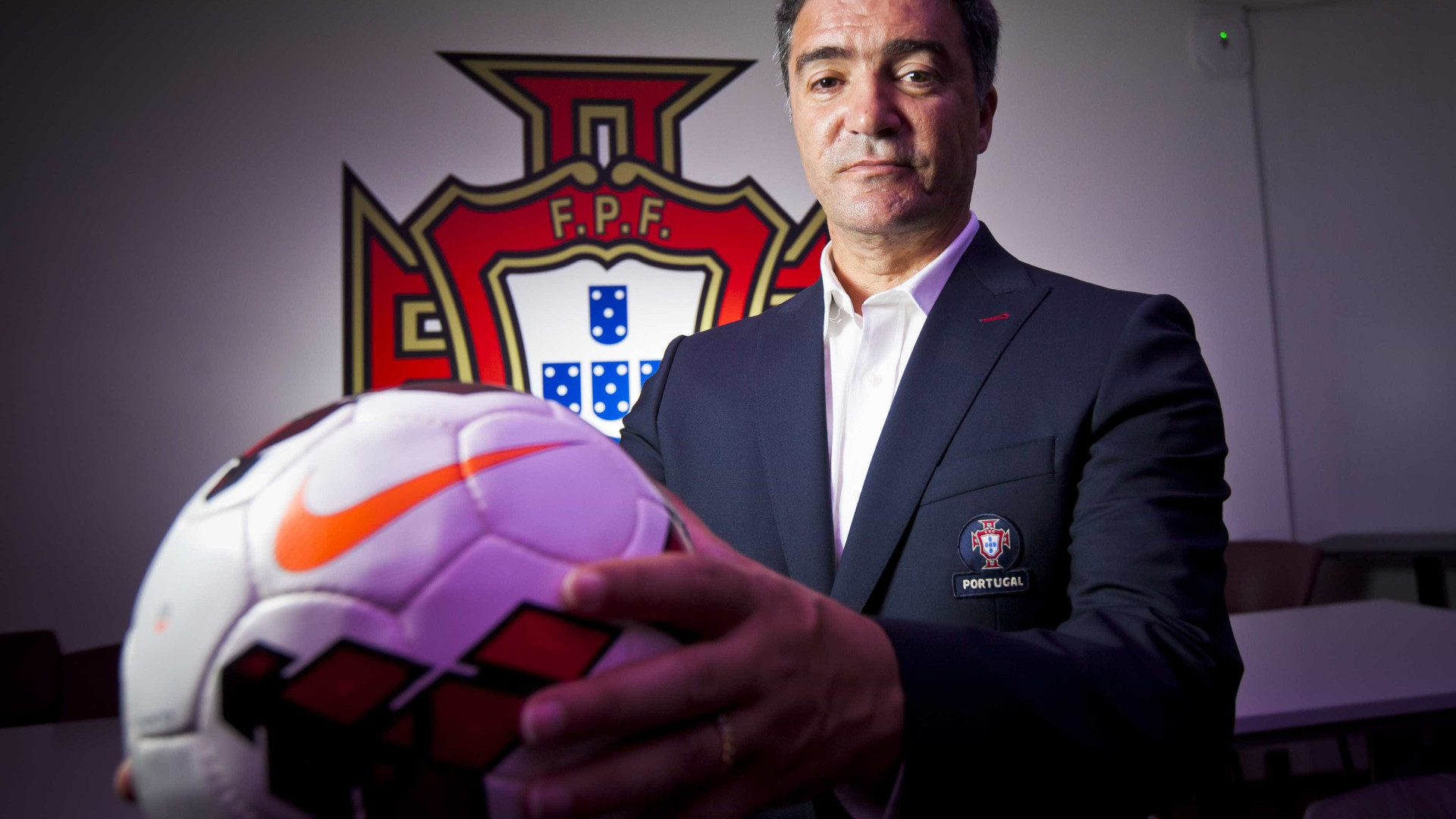 Hélio Sousa chama 22 jogadores para disputar Ronda de Elite do Europeu