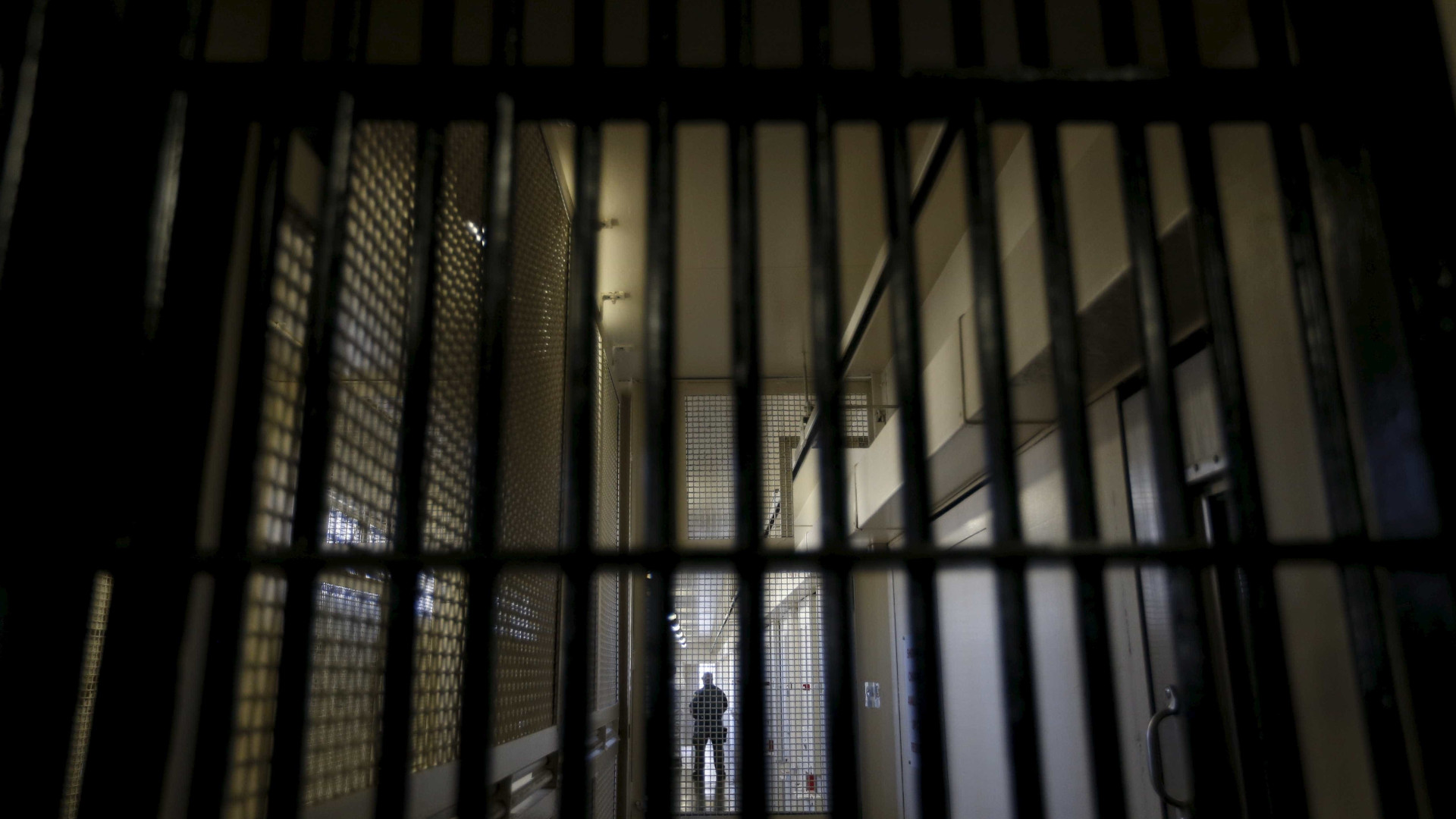 "Funcionários do Estado fazem tortura de forma regular dentro de prisões"