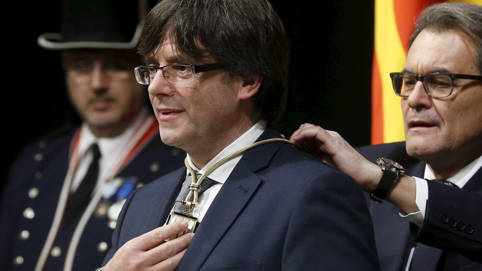 Supremo retira mandado de detenção europeu sobre Puigdemont