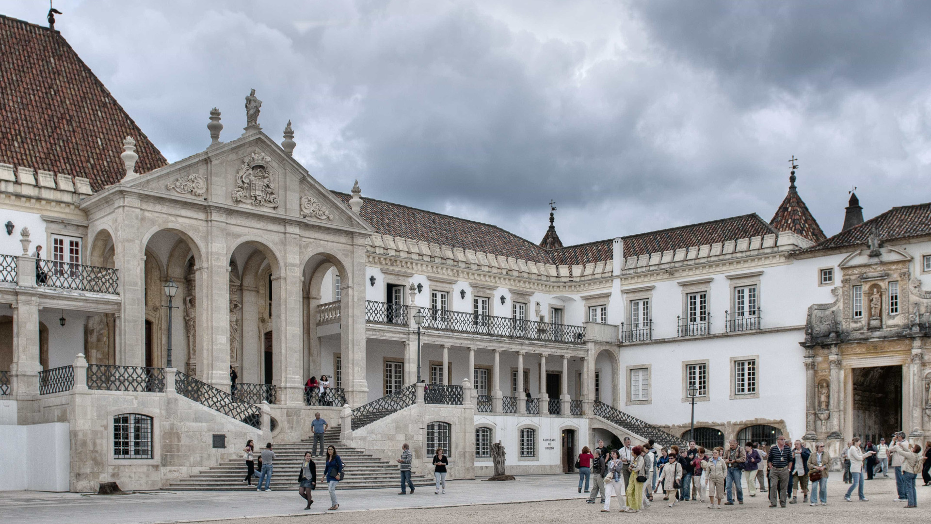 Bolseiros da Universidade de Coimbra voltam a denunciar precariedade