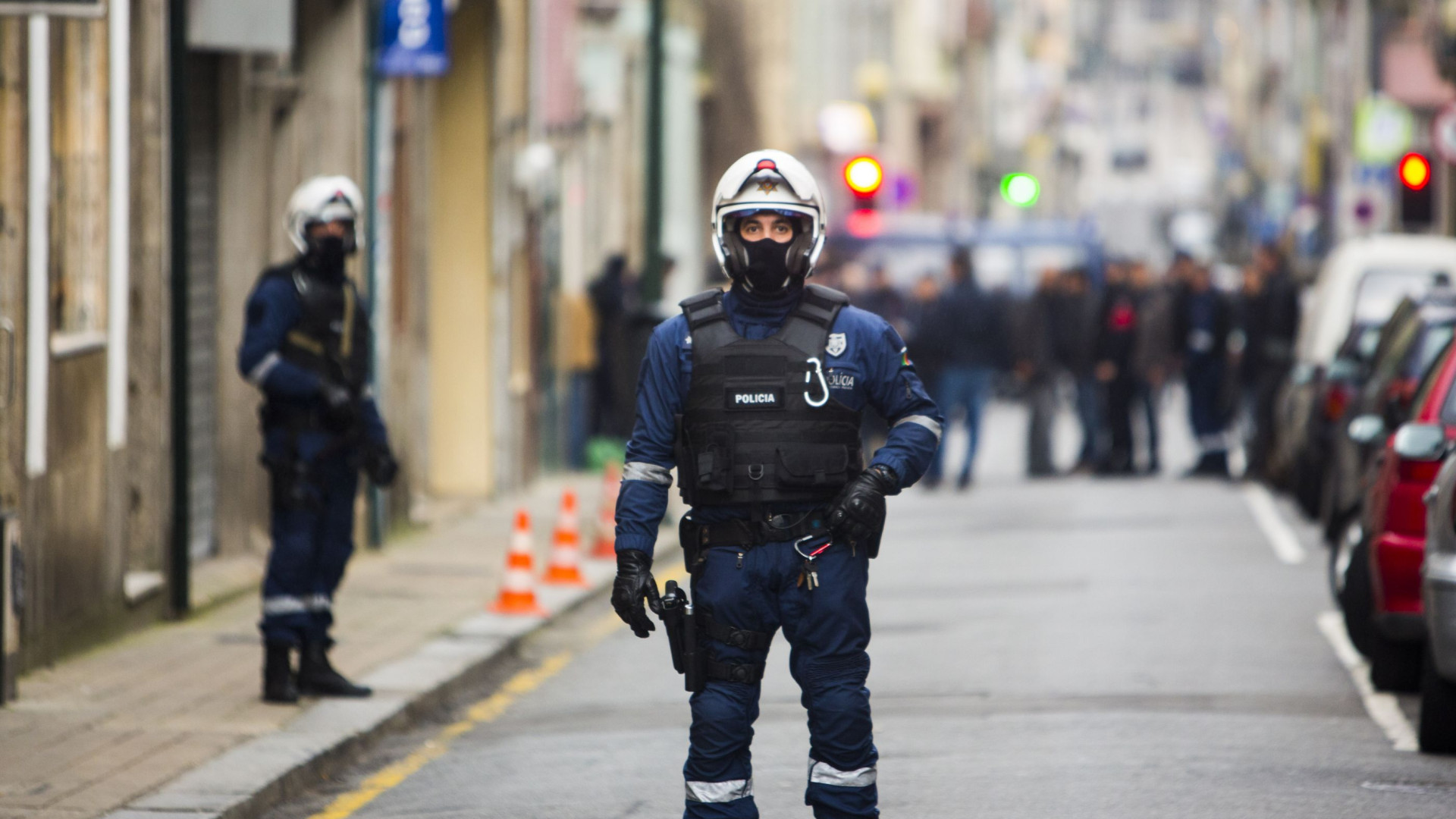 Três prédios evacuados no Porto por causa de "objeto improvisado"