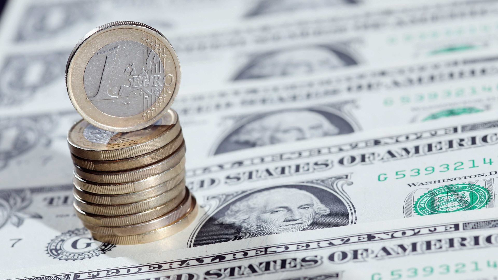Euro sobe face ao dólar após decisões do BCE