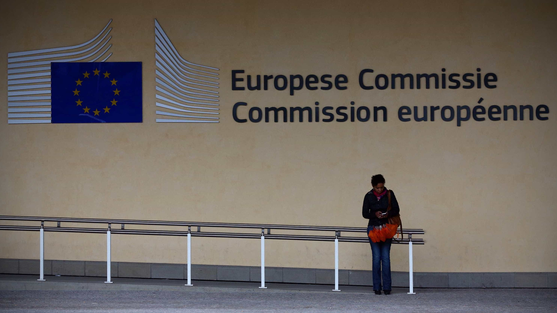 Bruxelas organiza conferência sobre fake news com Europeias em mente