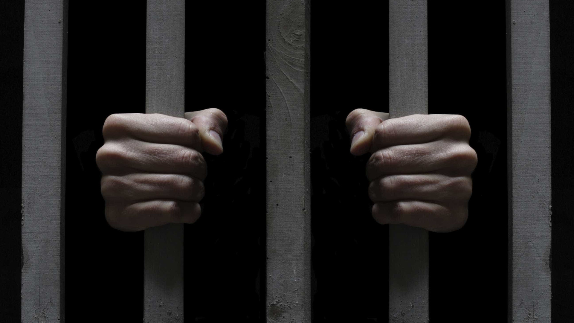 Homem maltratou a mãe idosa e o irmão que sofrem de problemas de saúde