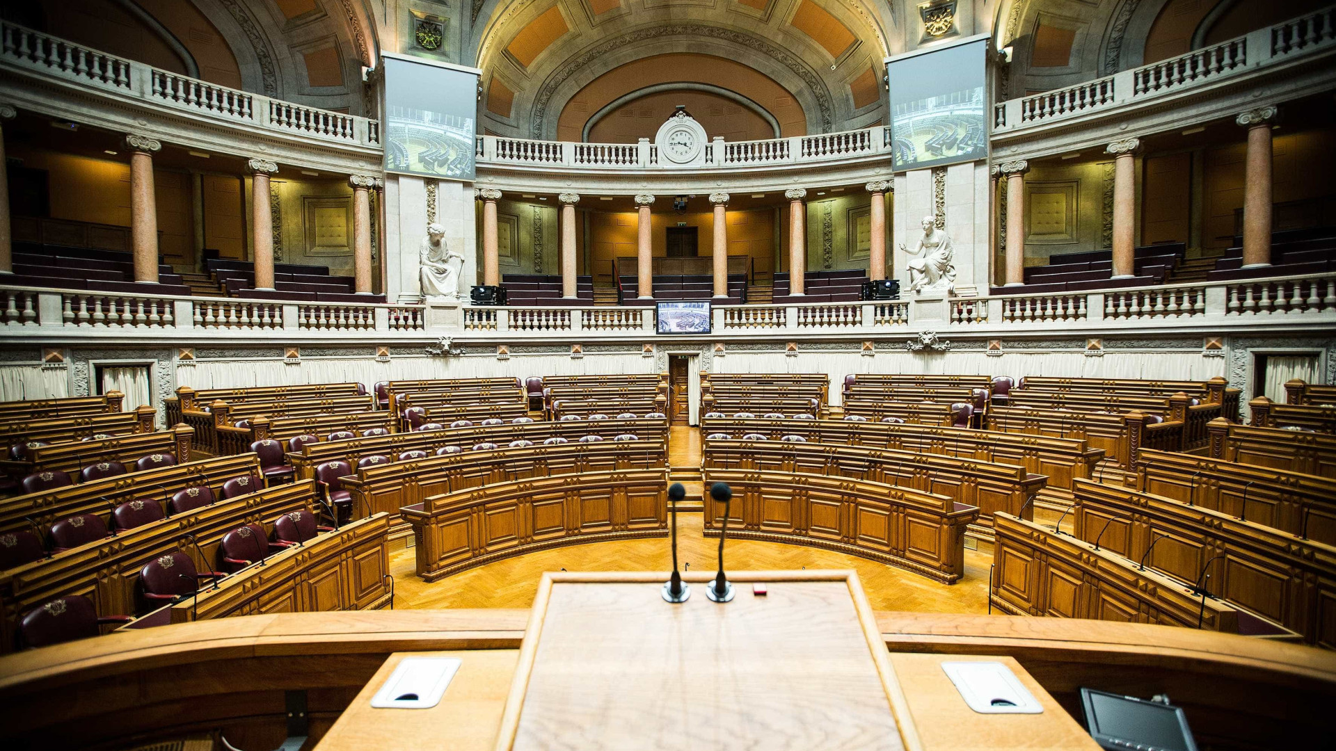 Parlamento recomenda criação de novo programa nacional de realojamento