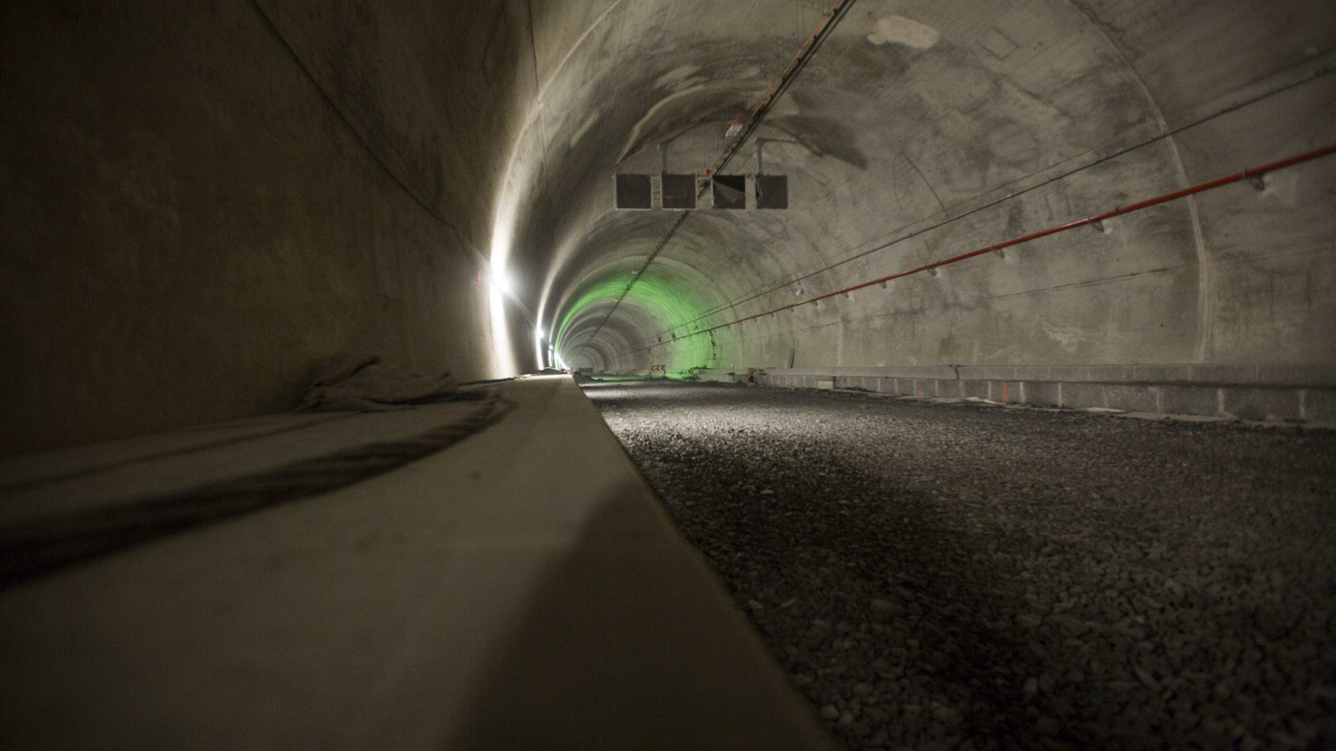 Autocarro que ardeu no túnel do Marão transportava 20 pessoas, nenhuma ferida