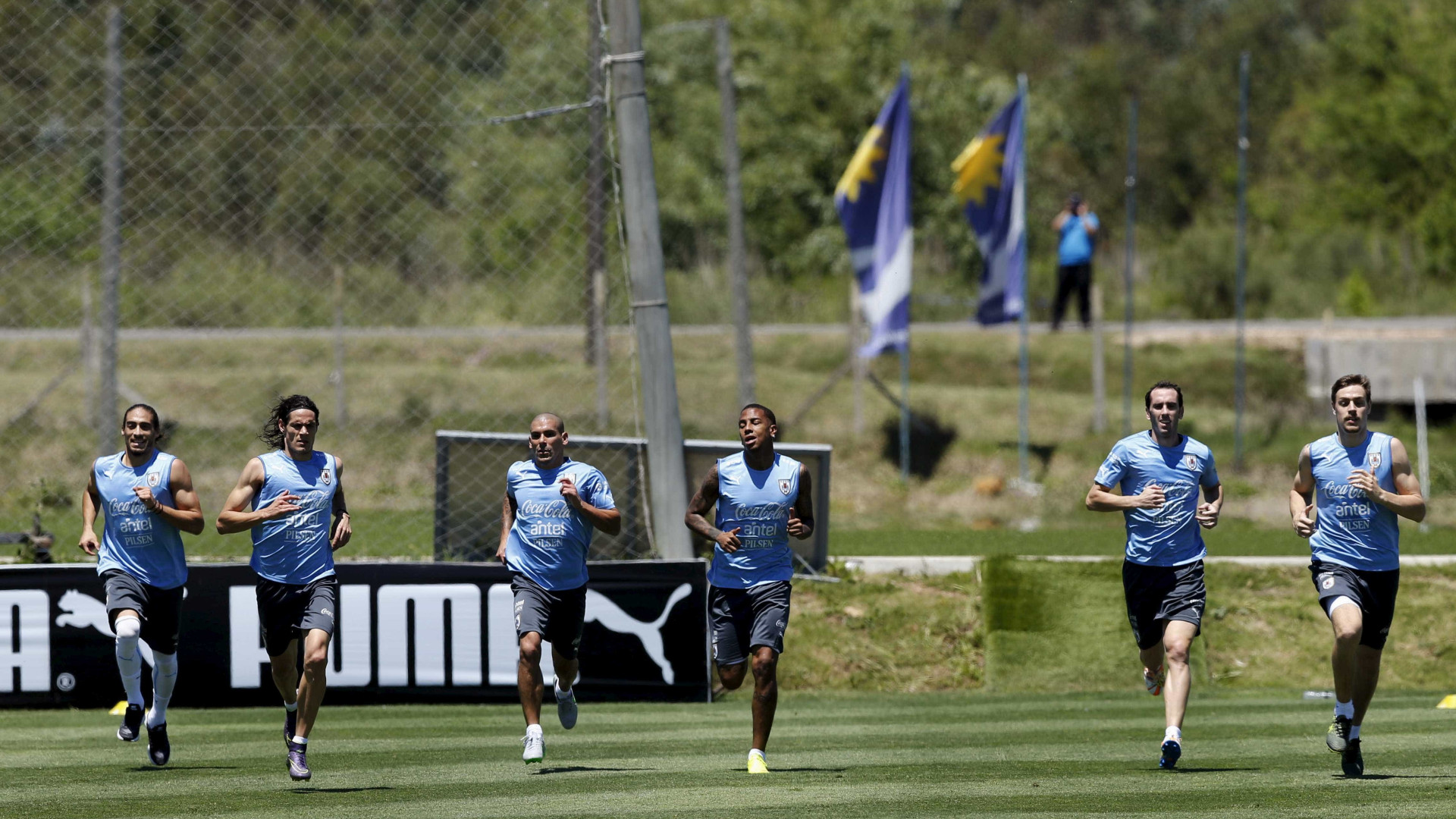 Maxi Pereira e Sebastian Coates nos 26 pré-convocados do Uruguai