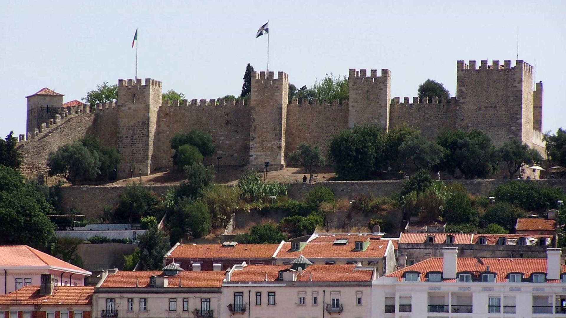 Torre do Tombo adquire escritura de 1383 do Castelo por 750 euros