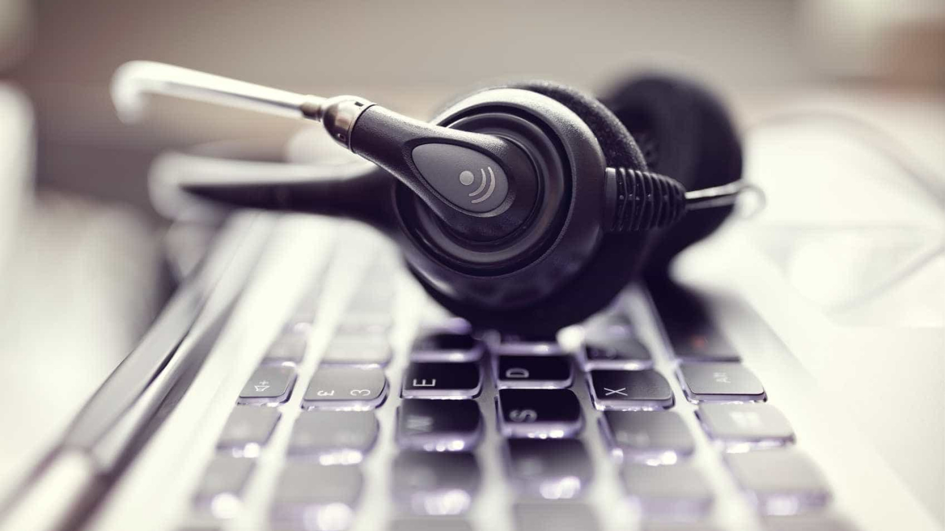 Trabalhadores de call centers aprovam moções para fim da precariedade