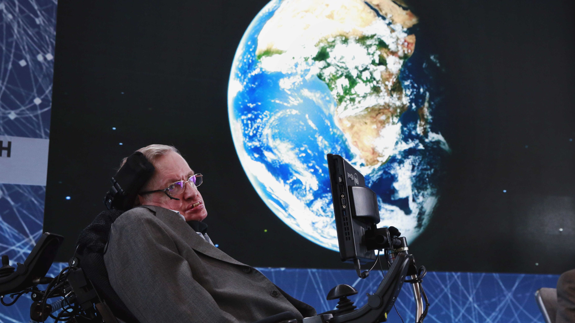 Os cinco avisos de Stephen Hawking que não devem ser esquecidos