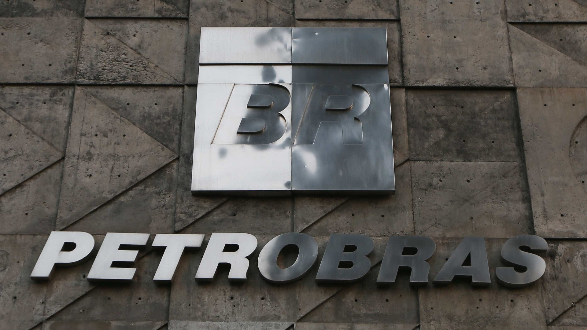 Ações da Petrobras caem mais de 10% devido à redução no preço do diesel