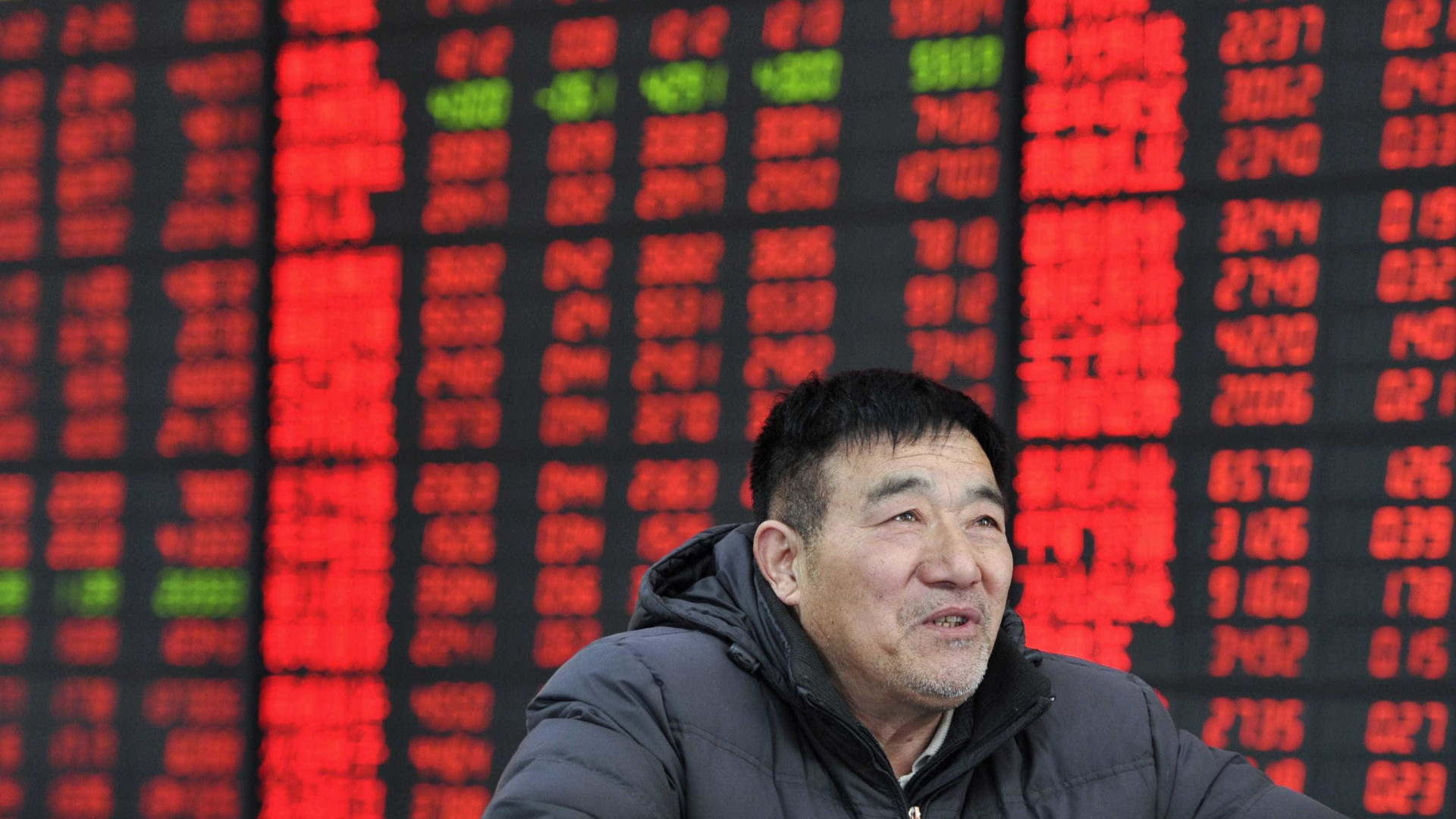 Bolsa de Xangai encerra com alta de 0,49%