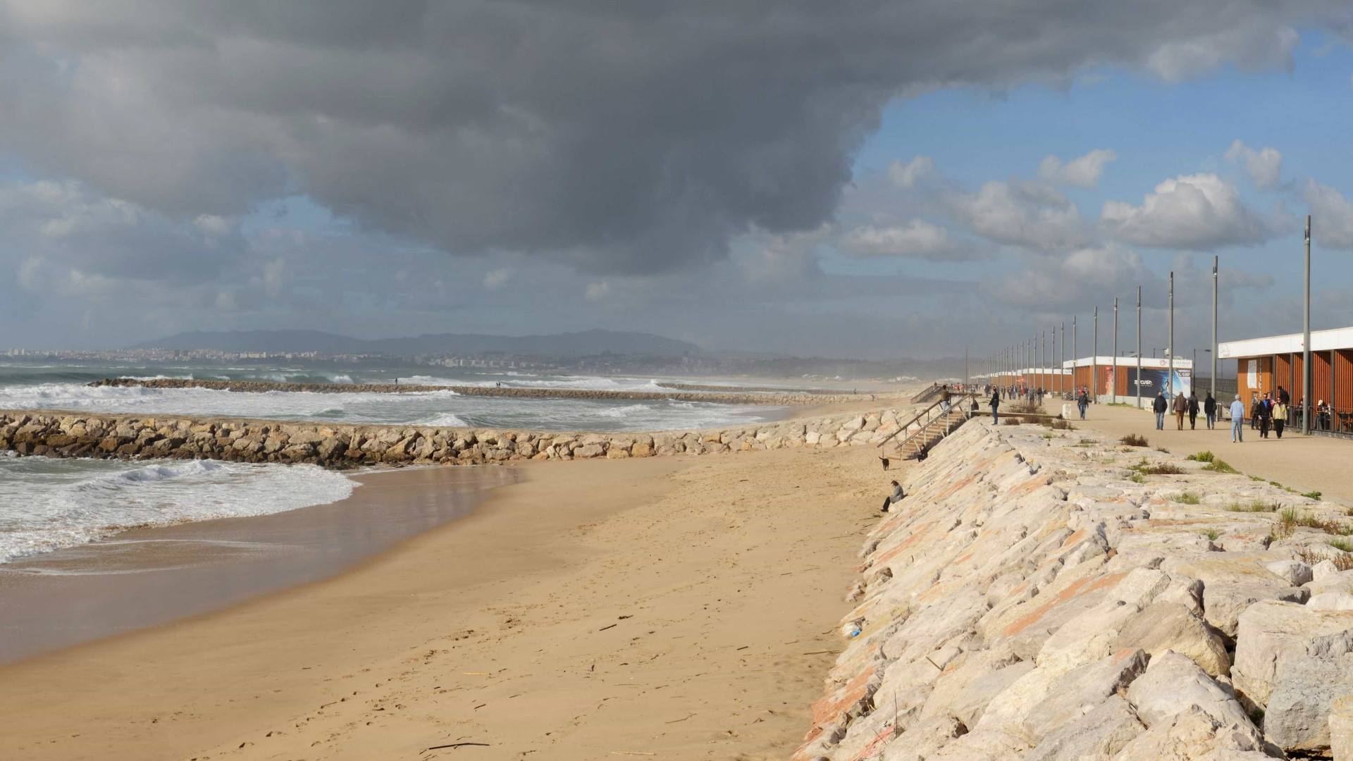 Bodyboarder desaparecido aparece são e salvo. Autoridades investigam
