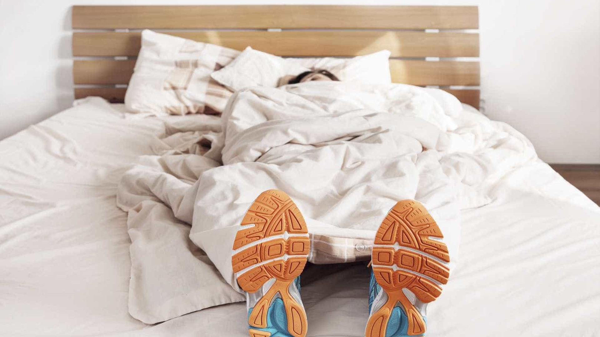 Renda-se à preguiça e faça estes exercícios sem sair da cama