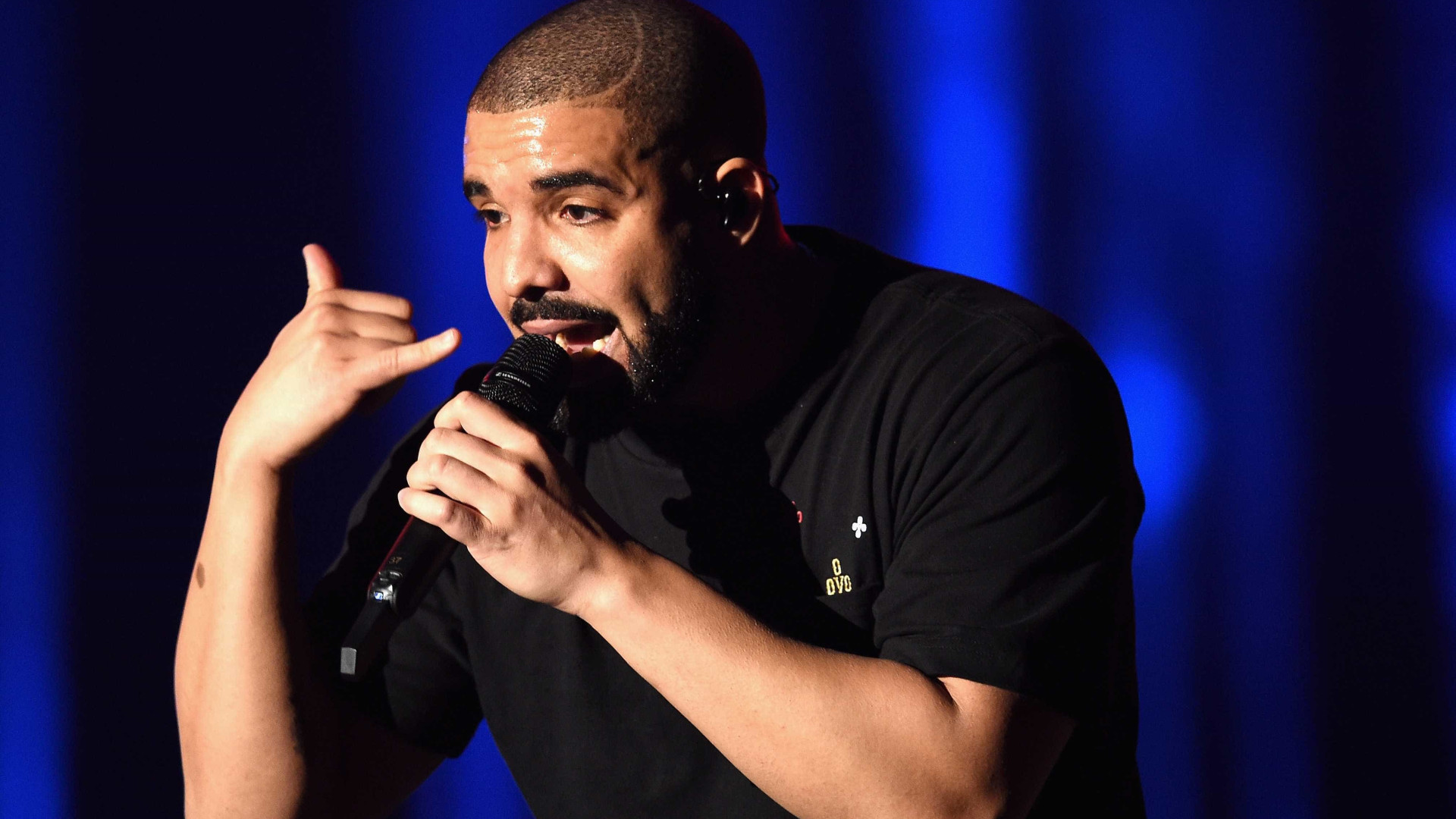 Drake oferece presente luxuoso ao pai