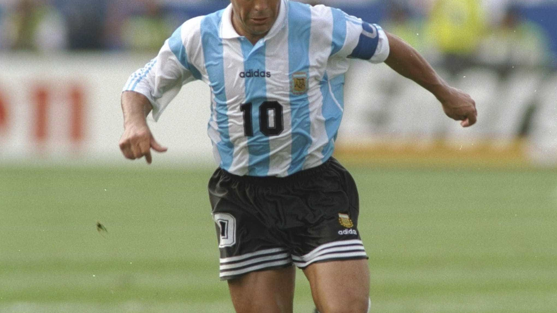 Se Maradona pudesse ser outro jogador, qual seria? O próprio explica