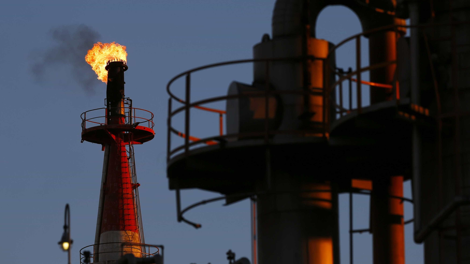 Barril de Brent abre em alta nos 62,80 dólares