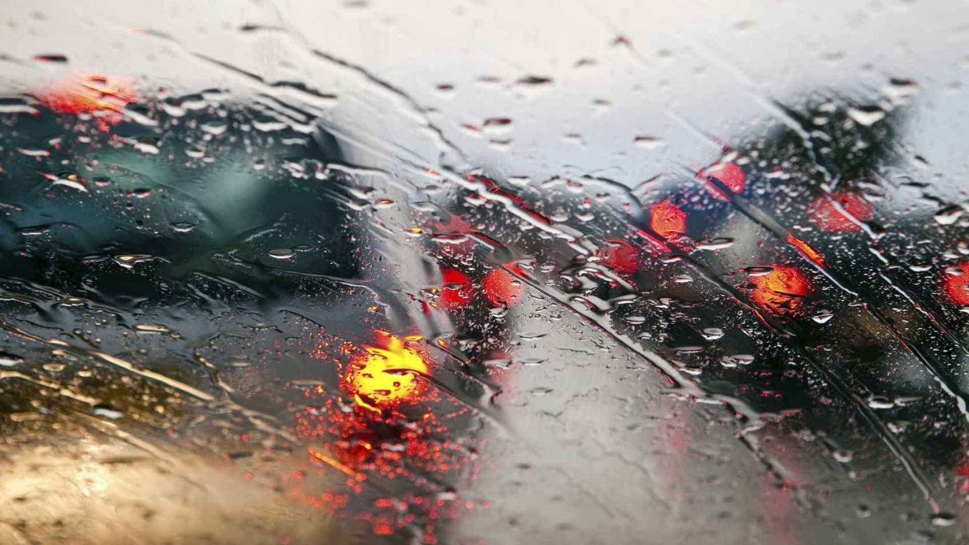 Quatro distritos do continente e Açores sob aviso amarelo devido à chuva