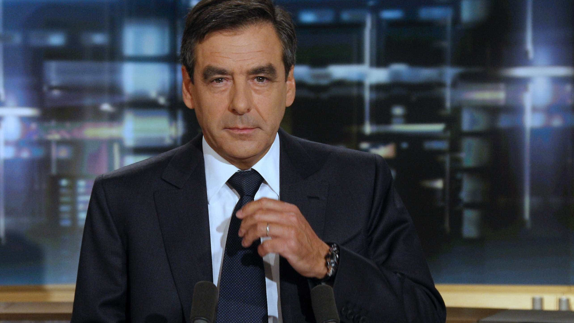Hollande é "lúcido no seu fracasso", diz François Fillon